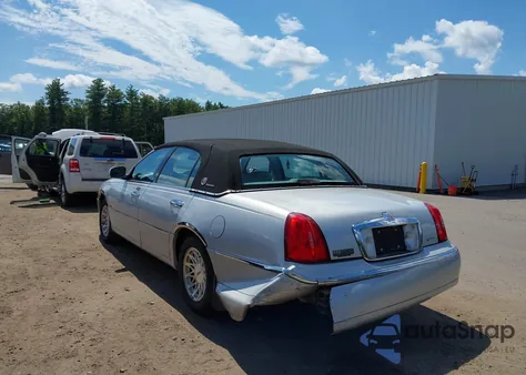 1999 Lincoln Town Car Signature из США, поврежденный, VIN 1LNHM82W0XY668220